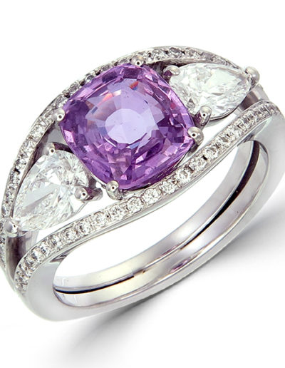Anillo zafiro rosado cojin, no Calentado, 2.04 cts, Diamantes lagrimas E VVS2, 0.74 ct y Diamantes F VVS..VS 0.18 ct